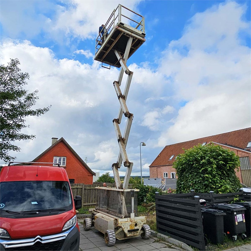 Holland Lift MONOSTAR Y-83EL16 - رافعة هيدروليكية مقصية: صورة 4 Holland Lift MONOSTAR Y-83EL16 - رافعة هيدروليكية مقصية: صورة 4