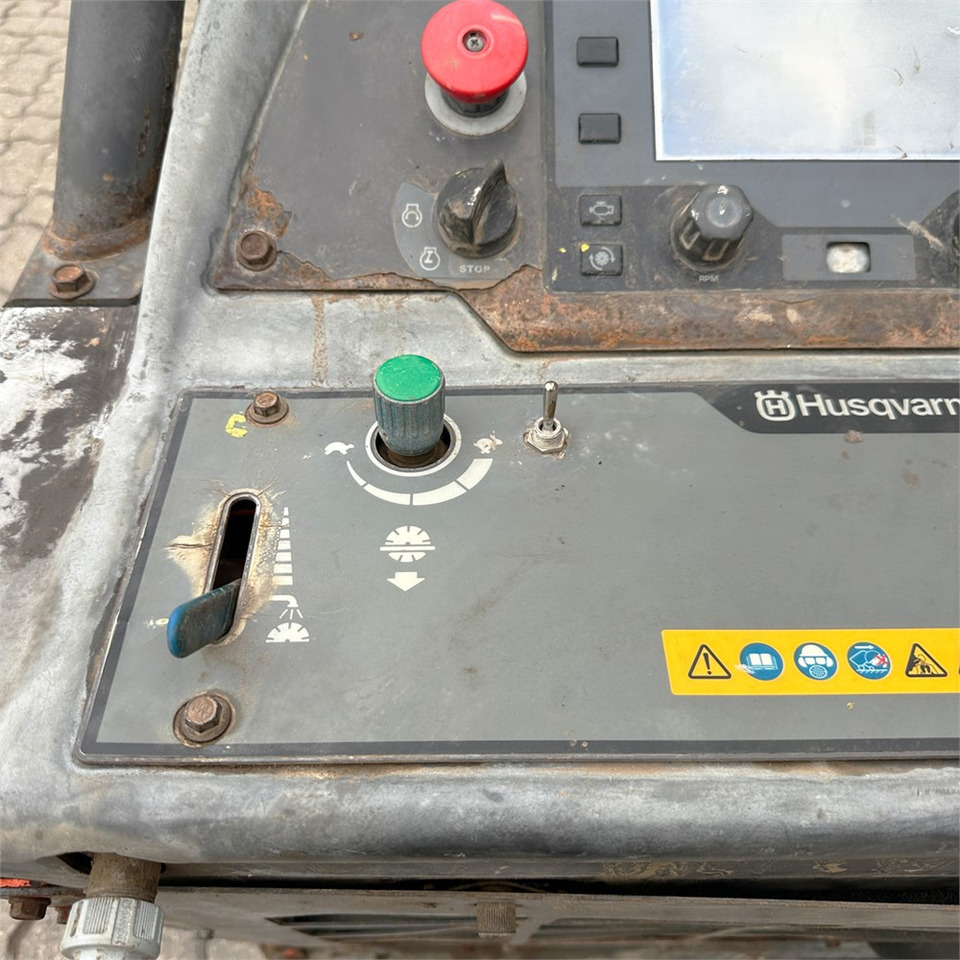 معدات الخرسانة Husqvarna FS7000 D: صورة 11