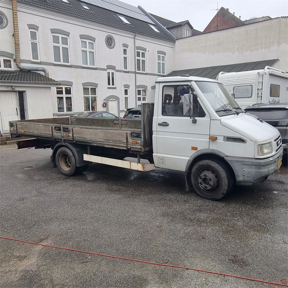 Iveco Daily 50C13, 2,8 TD - شاحنات مسطحة: صورة 1 Iveco Daily 50C13, 2,8 TD - شاحنات مسطحة: صورة 1