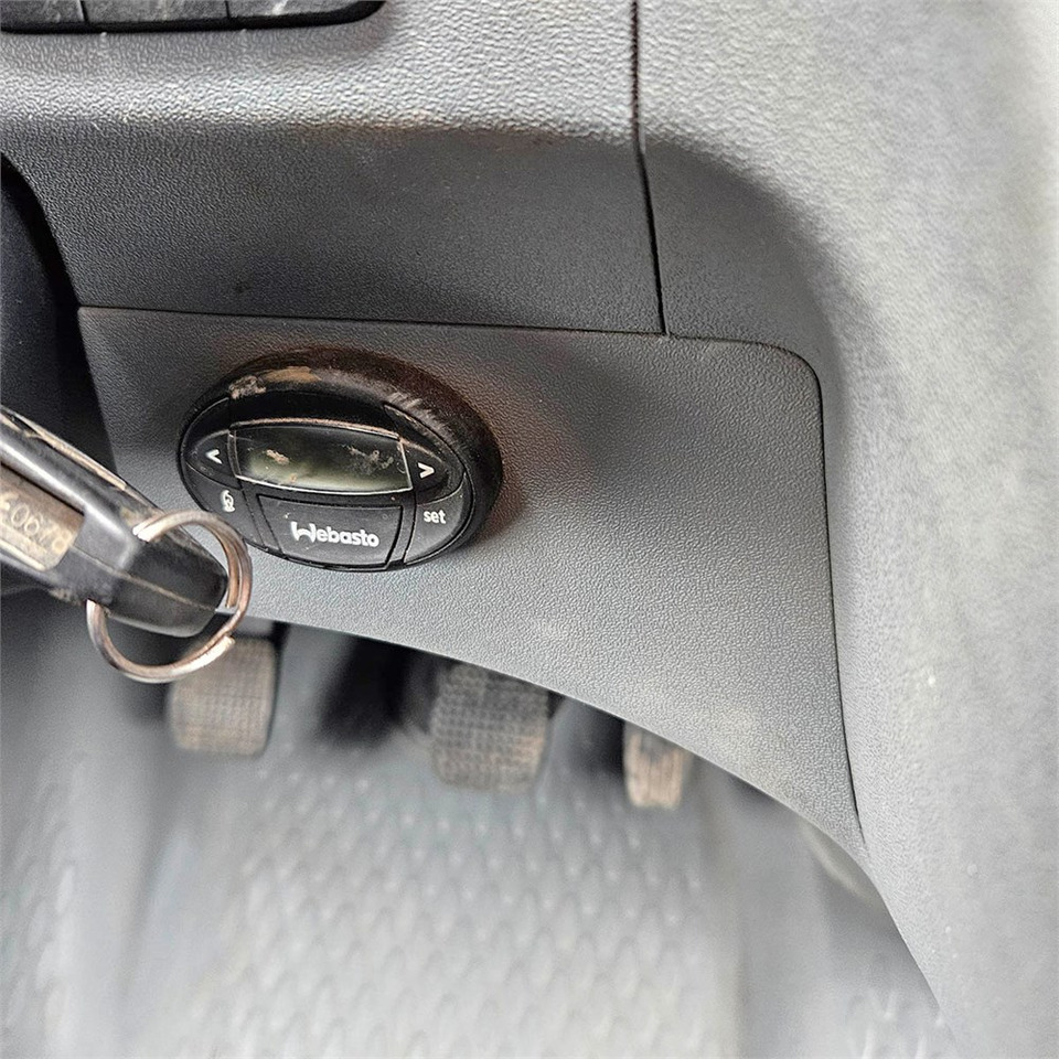 شاحنات مسطحة Iveco Stralis C35: صورة 16