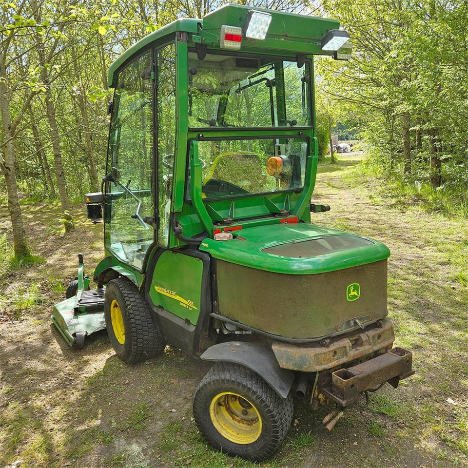 John Deere 1565 Series II 4WD - جزازة أعشاب الحدائق: صورة 3 John Deere 1565 Series II 4WD - جزازة أعشاب الحدائق: صورة 3