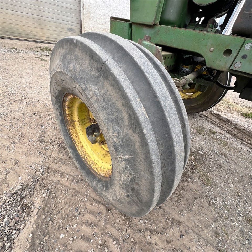 جرار John Deere 2140: صورة 32