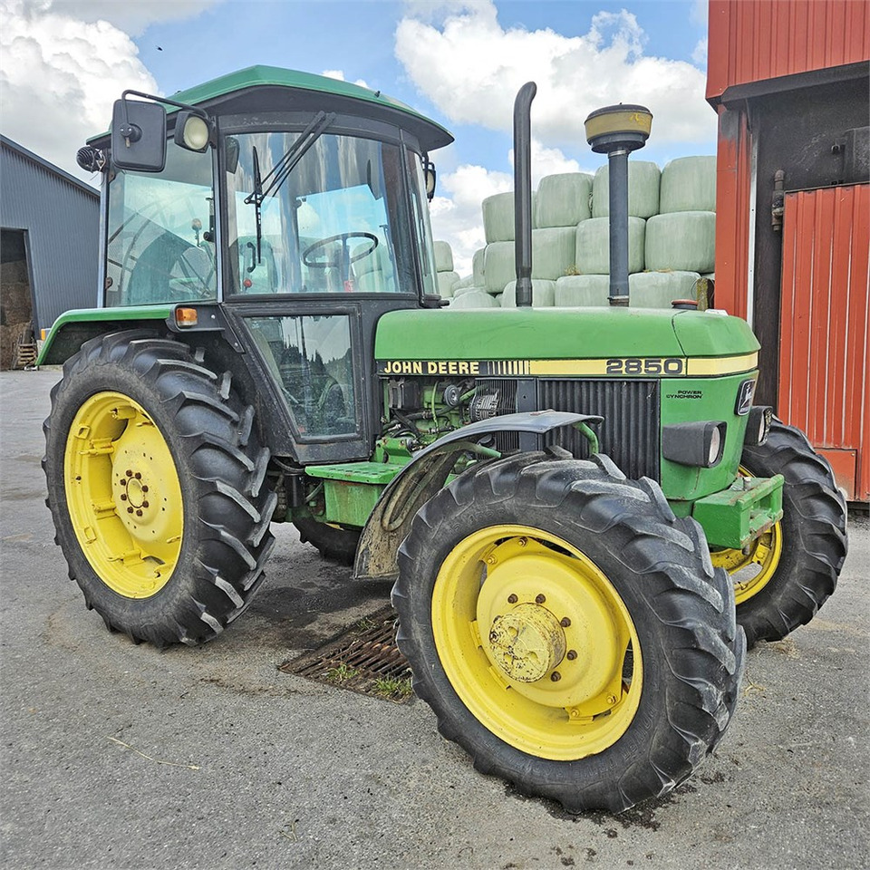 John Deere 2850 MFWD - جرار: صورة 1 John Deere 2850 MFWD - جرار: صورة 1