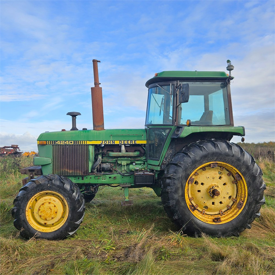 John Deere 4240 - جرار: صورة 2 John Deere 4240 - جرار: صورة 2