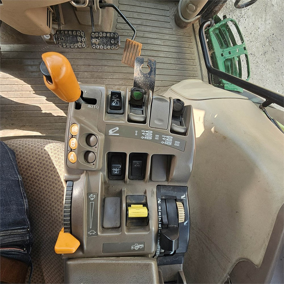 جرار John Deere 6210 R: صورة 13