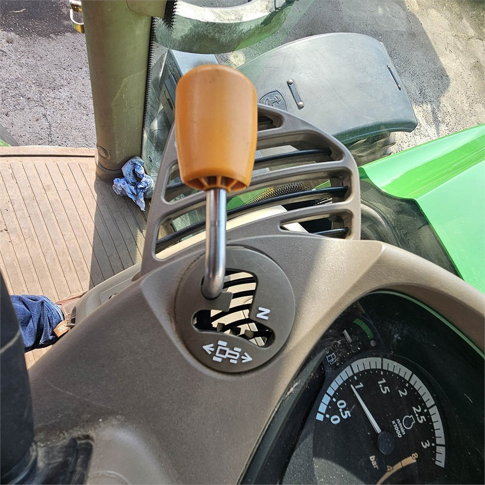 جرار John Deere 6210 R: صورة 16