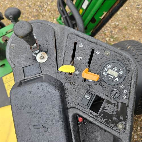 جزازة أعشاب الحدائق John Deere 7700 Precisioncut: صورة 10