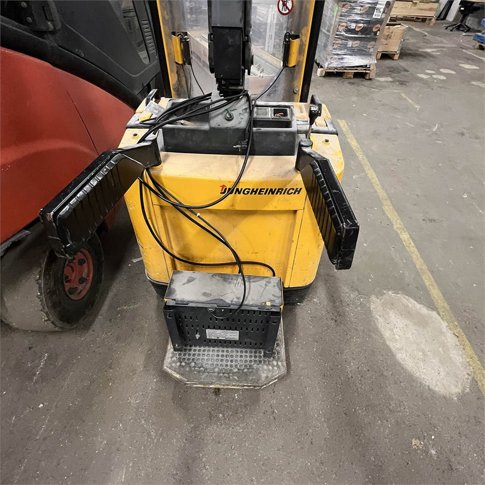 شاحنة باليت Jungheinrich Hawker Perfect Plus 3 PzB 300: صورة 13 شاحنة باليت Jungheinrich Hawker Perfect Plus 3 PzB 300: صورة 13