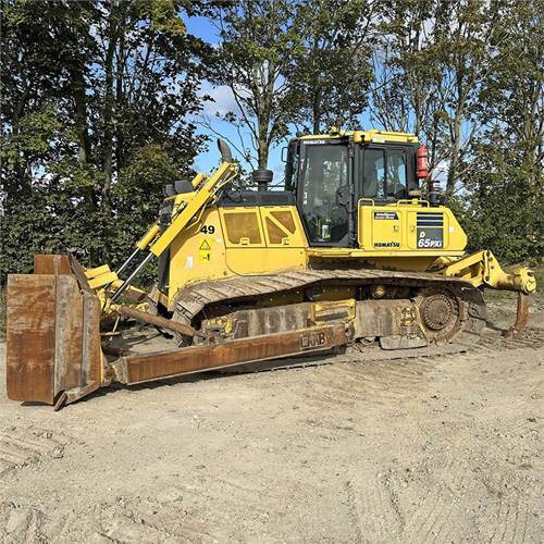 Komatsu D65 PXI-18 - جرافة: صورة 1 Komatsu D65 PXI-18 - جرافة: صورة 1