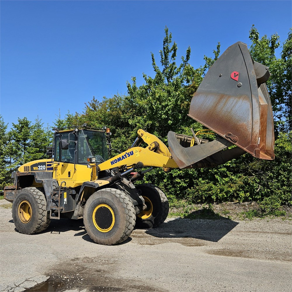Komatsu WA320-5H - اللودر بعجل: صورة 1 Komatsu WA320-5H - اللودر بعجل: صورة 1