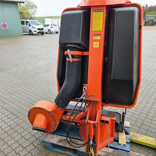Kubota Græsopsamler - معدات الحدائق: صورة 2 Kubota Græsopsamler - معدات الحدائق: صورة 2