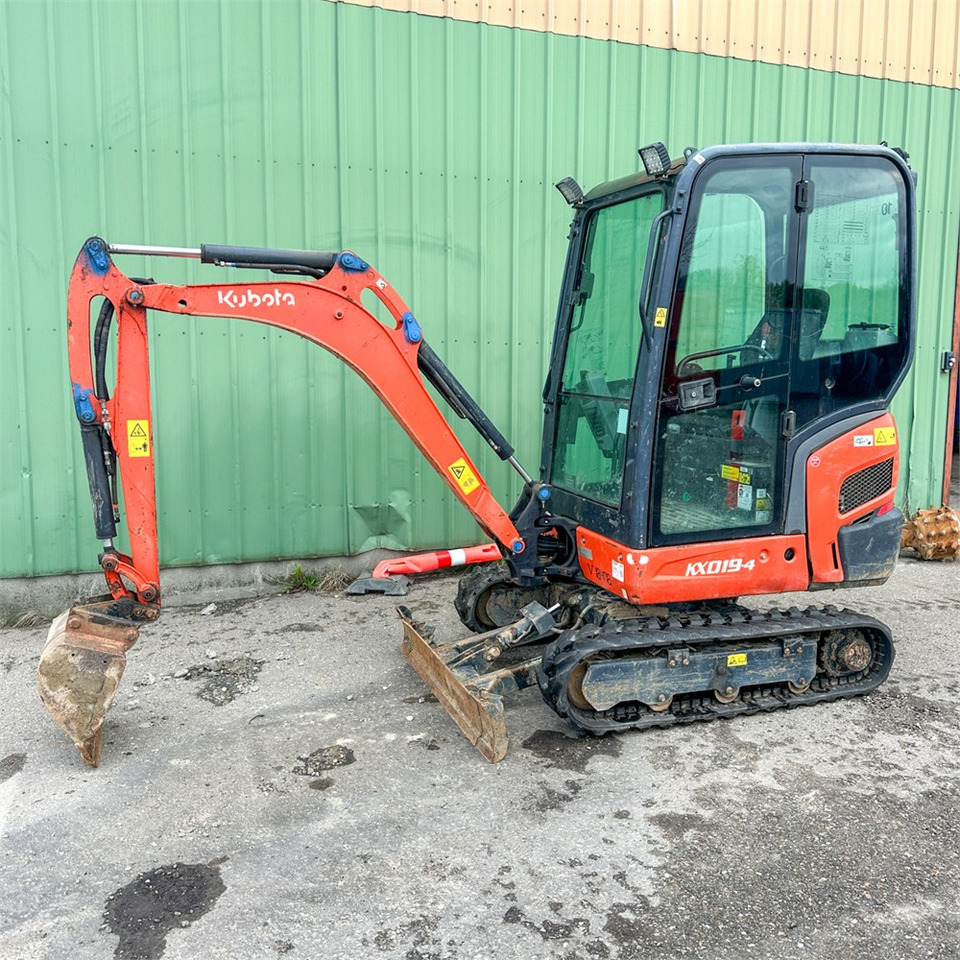 Kubota KX019-4 - حفارة مُصَّغرة: صورة 1 Kubota KX019-4 - حفارة مُصَّغرة: صورة 1
