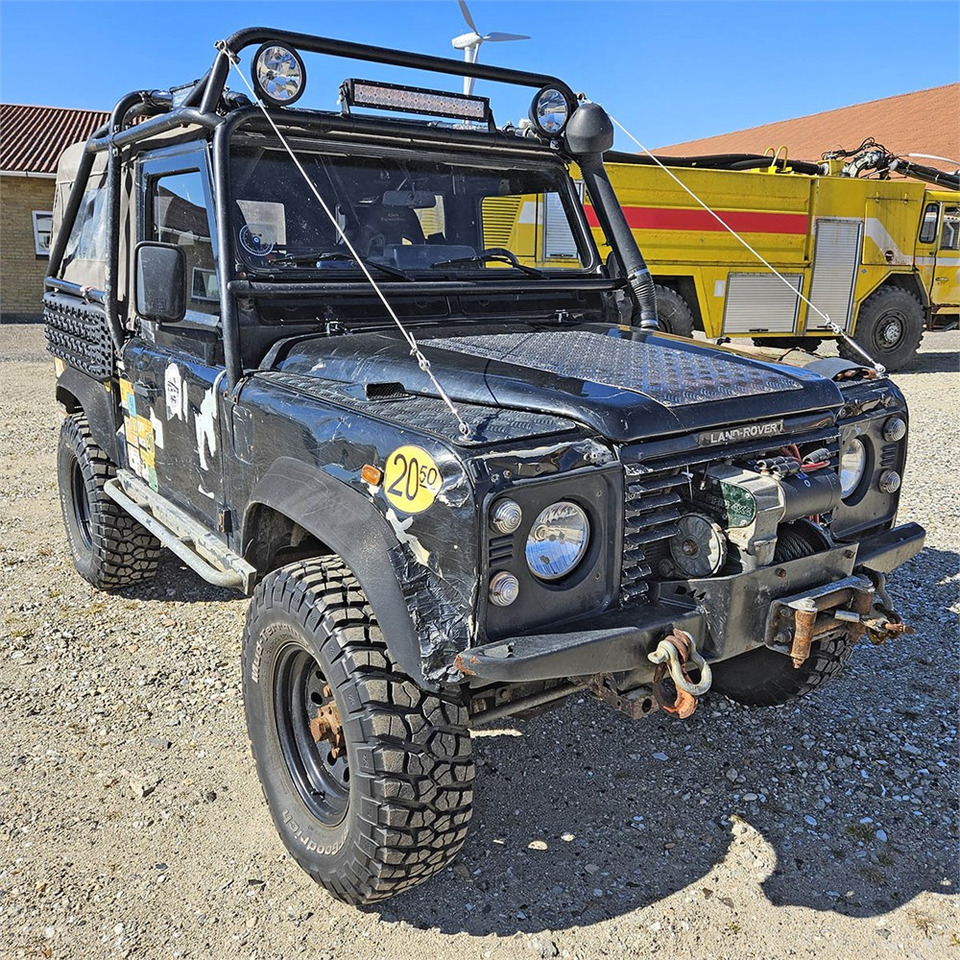 Land Rover Defender 90 - سيارة دفع رباعي: صورة 2 Land Rover Defender 90 - سيارة دفع رباعي: صورة 2