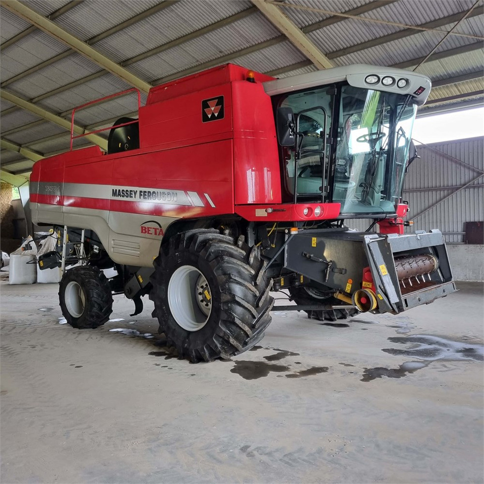 Massey Ferguson 7270 BETA - حصادة: صورة 1 Massey Ferguson 7270 BETA - حصادة: صورة 1