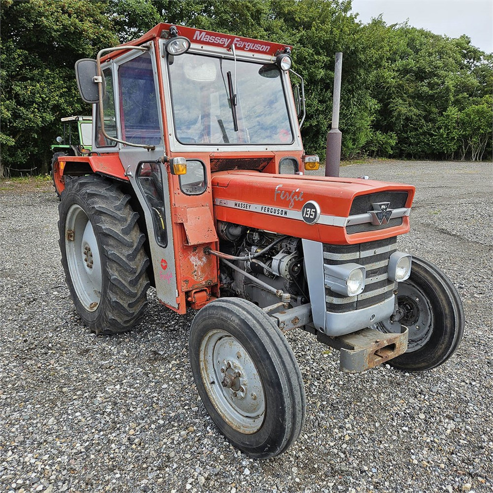 Massey Ferguson MF135 - جرار: صورة 1 Massey Ferguson MF135 - جرار: صورة 1