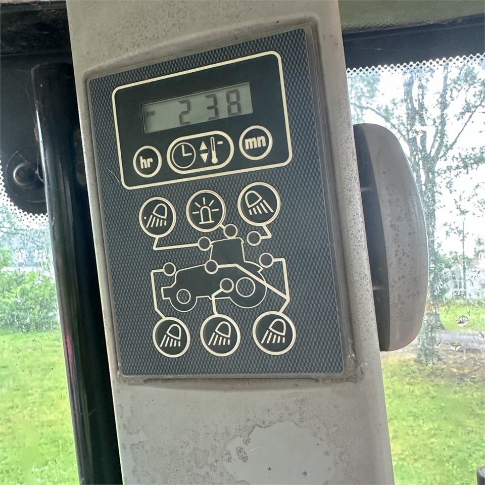 جرار Massey Ferguson MF8460 Dyna-VT: صورة 17