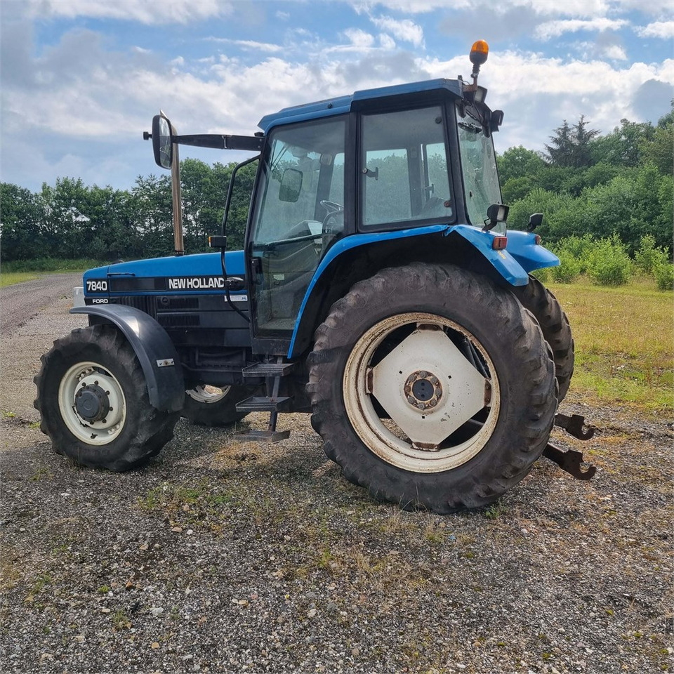 New Holland 7840 - جرار: صورة 4 New Holland 7840 - جرار: صورة 4