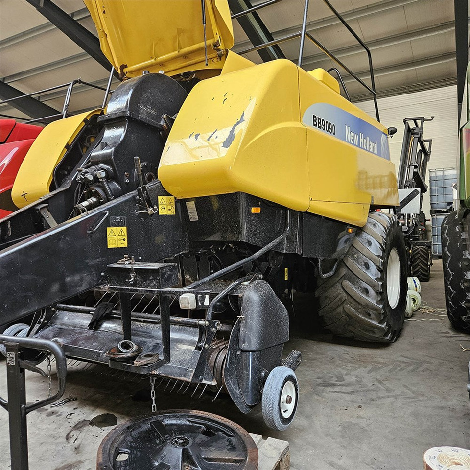 New Holland BB9090 - معدات تيبيس التبن: صورة 1 New Holland BB9090 - معدات تيبيس التبن: صورة 1