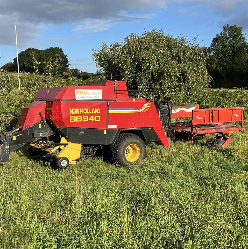 New Holland BB940R - معدات تيبيس التبن: صورة 1 New Holland BB940R - معدات تيبيس التبن: صورة 1