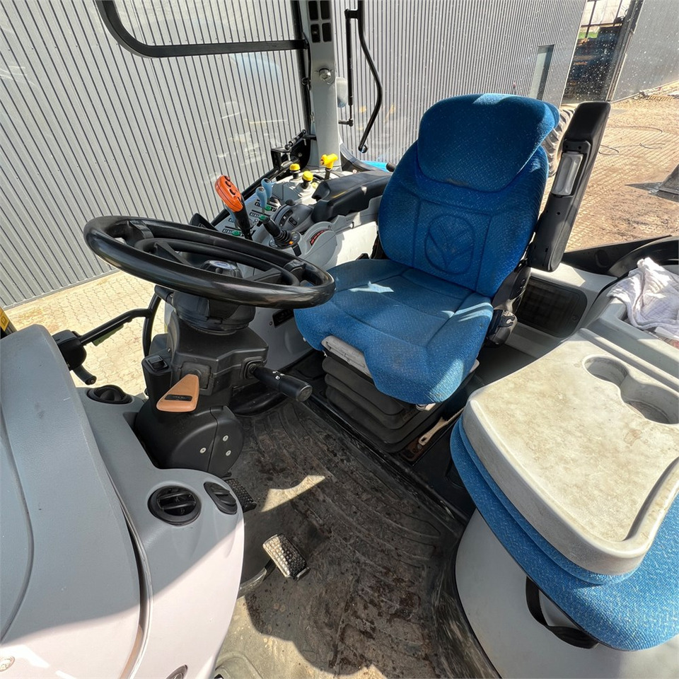 جرار New Holland T6050: صورة 17