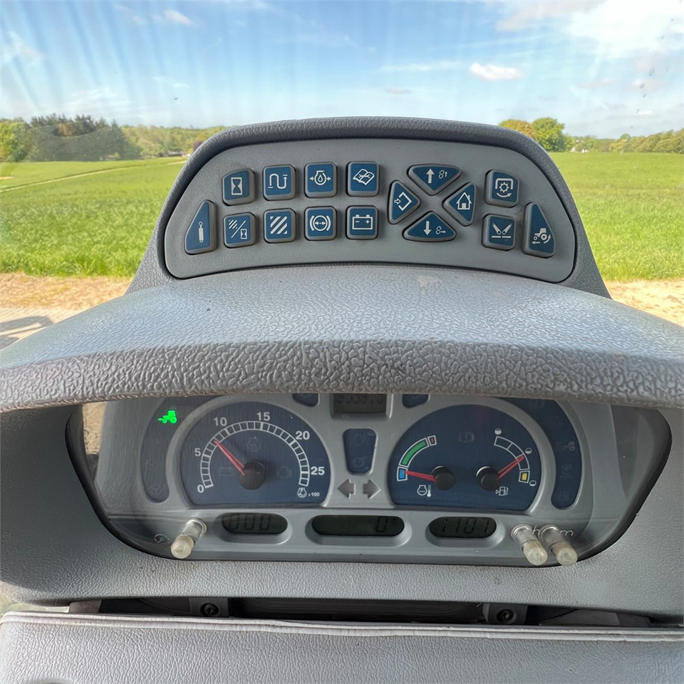 جرار New Holland T6050: صورة 24