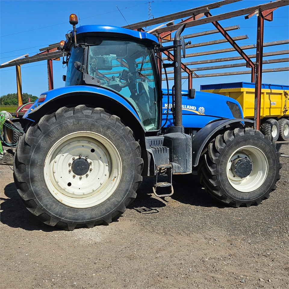 New Holland T7.235 Power Command - جرار: صورة 3 New Holland T7.235 Power Command - جرار: صورة 3