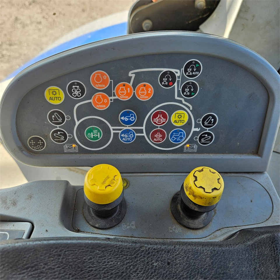 جرار New Holland T7.235 Power Command: صورة 12