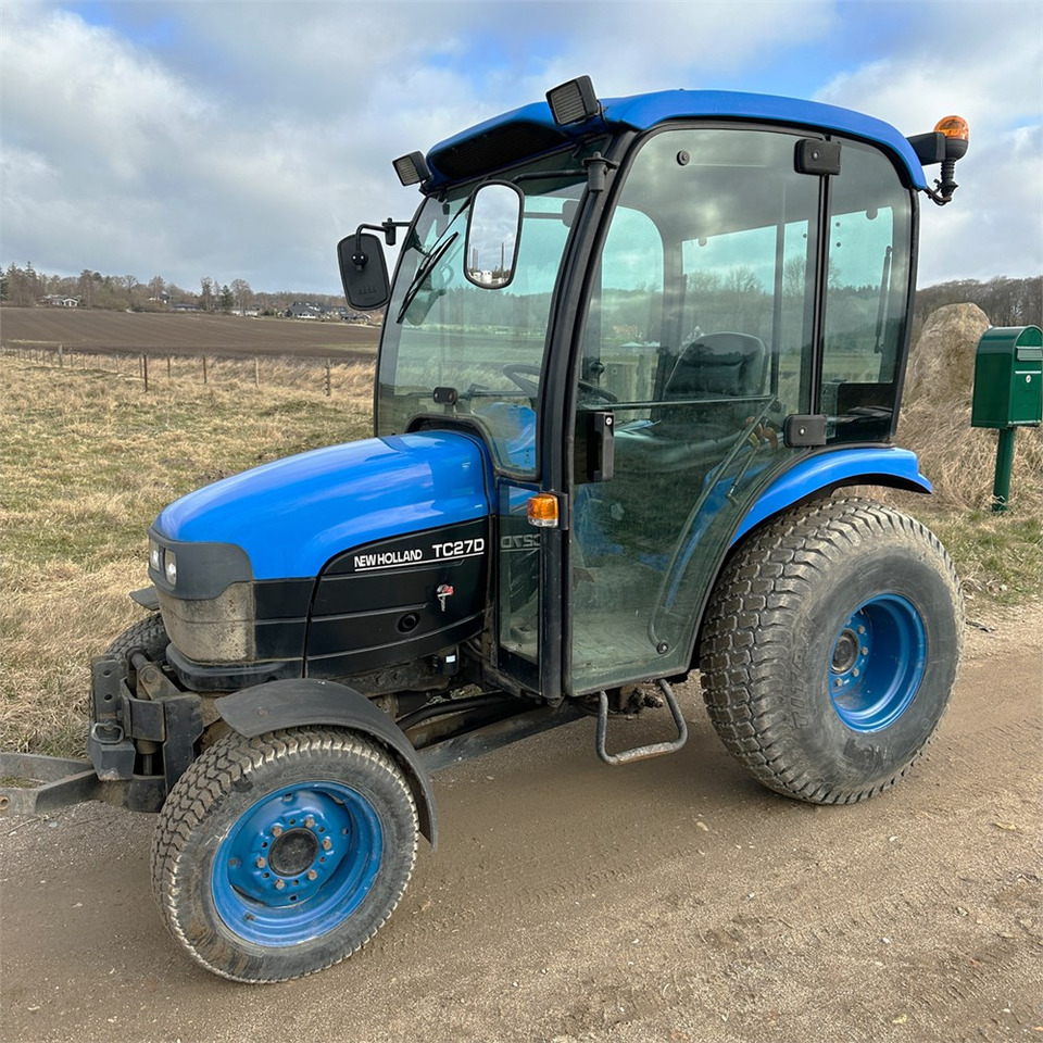 New Holland TC27D - جرار البلدية: صورة 1 New Holland TC27D - جرار البلدية: صورة 1