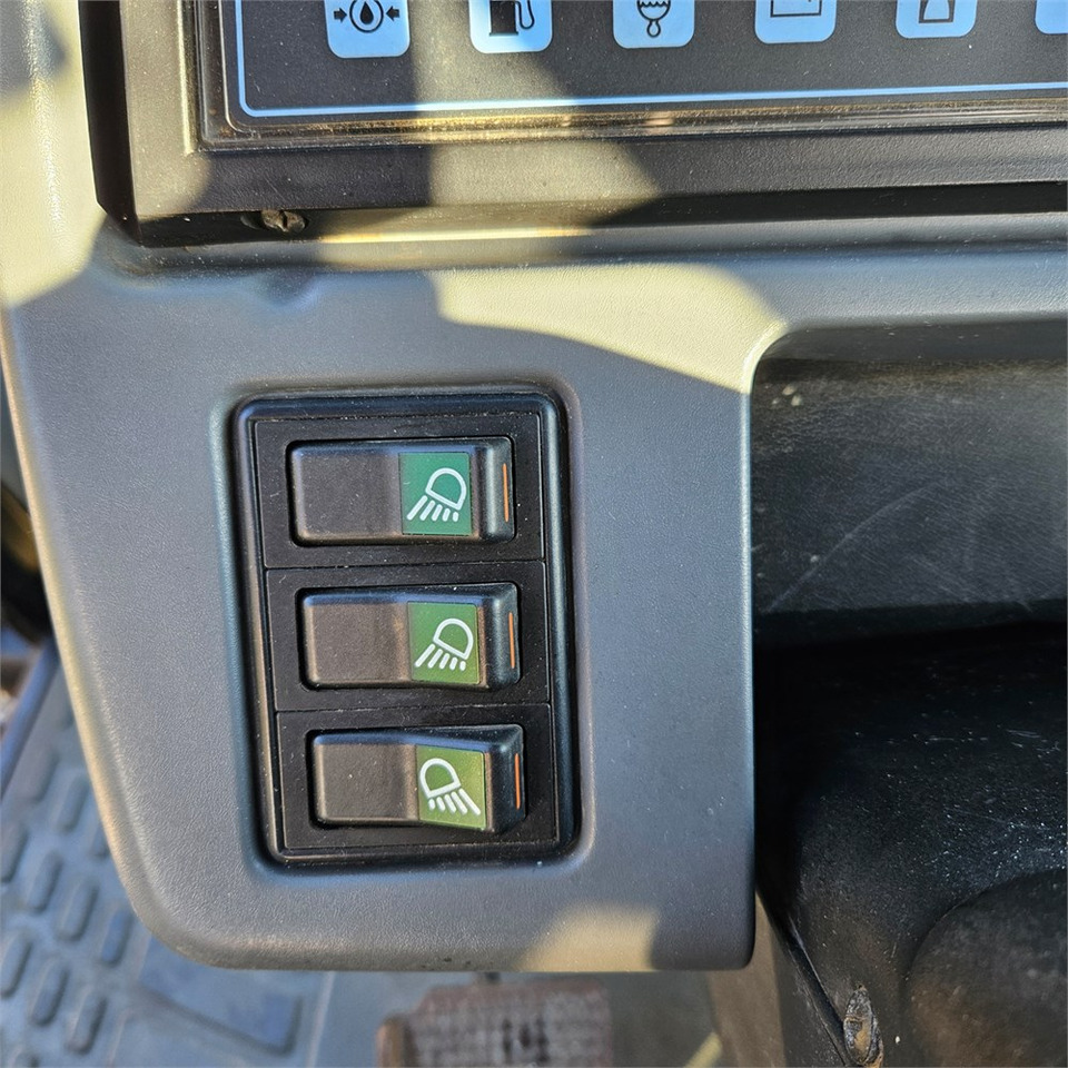 New Holland TS 100 New Holland TS 100: صورة 21 New Holland TS 100 New Holland TS 100: صورة 21