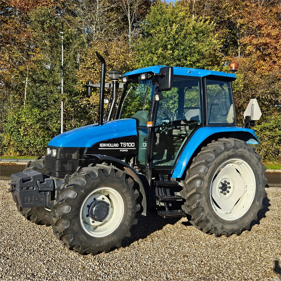 New Holland TS 100 - جرار: صورة 1 New Holland TS 100 - جرار: صورة 1