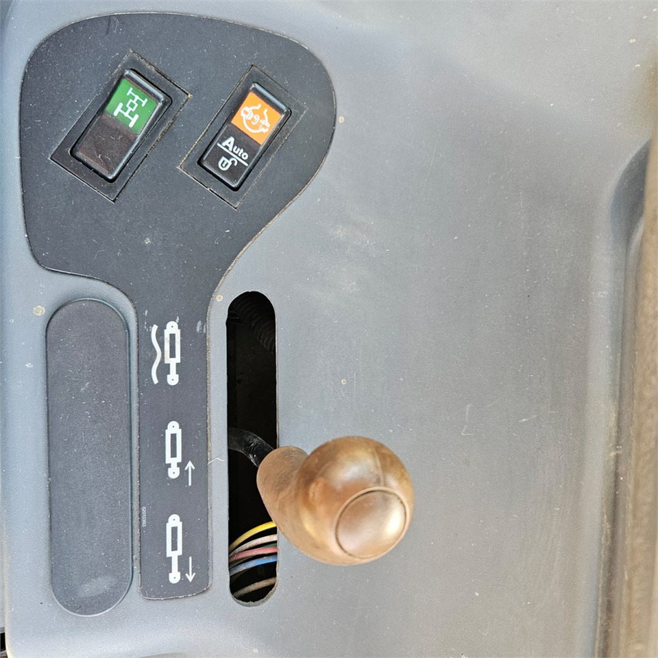 New Holland TS 100 New Holland TS 100: صورة 18 New Holland TS 100 New Holland TS 100: صورة 18