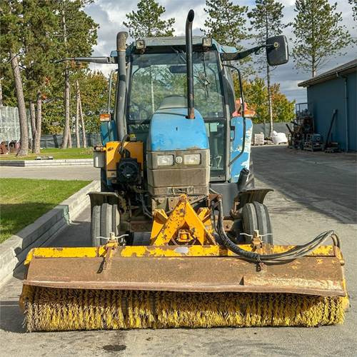 New Holland TS90 - جرار: صورة 2 New Holland TS90 - جرار: صورة 2