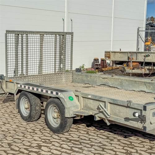 Nugent P3718 - مقطورة سيارة: صورة 1 Nugent P3718 - مقطورة سيارة: صورة 1