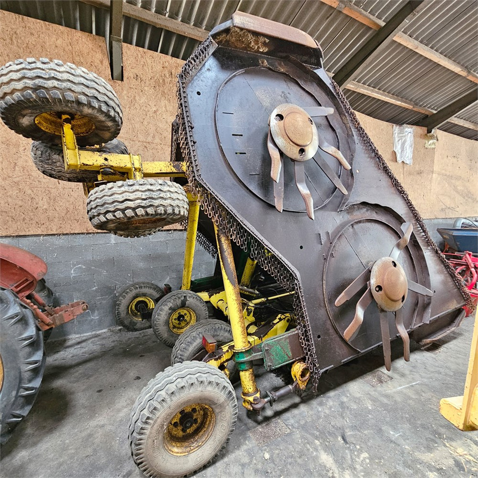 Spearhead Multicut 820 - معدات تيبيس التبن: صورة 2 Spearhead Multicut 820 - معدات تيبيس التبن: صورة 2