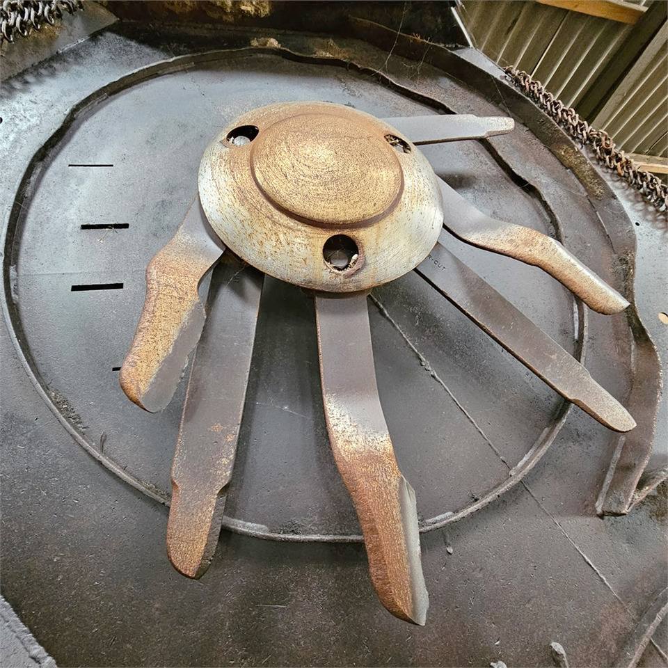 Spearhead Multicut 820 - معدات تيبيس التبن: صورة 3 Spearhead Multicut 820 - معدات تيبيس التبن: صورة 3