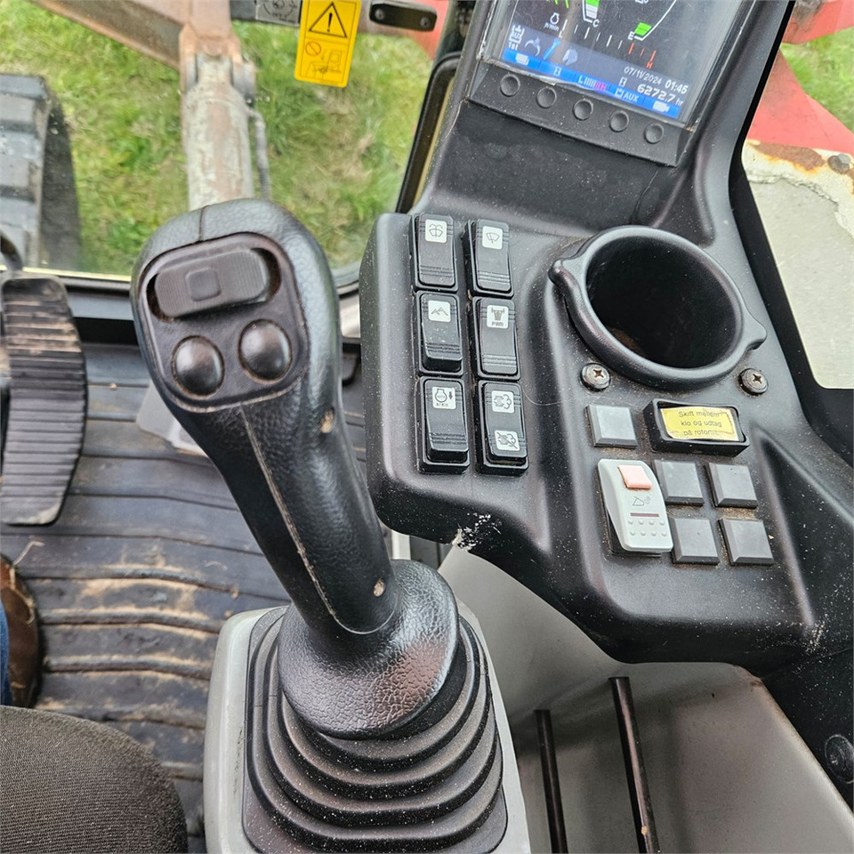 حفار زحاف Takeuchi TB1140: صورة 11