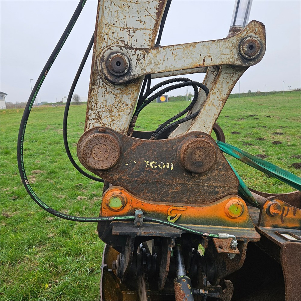 حفار زحاف Takeuchi TB1140: صورة 34
