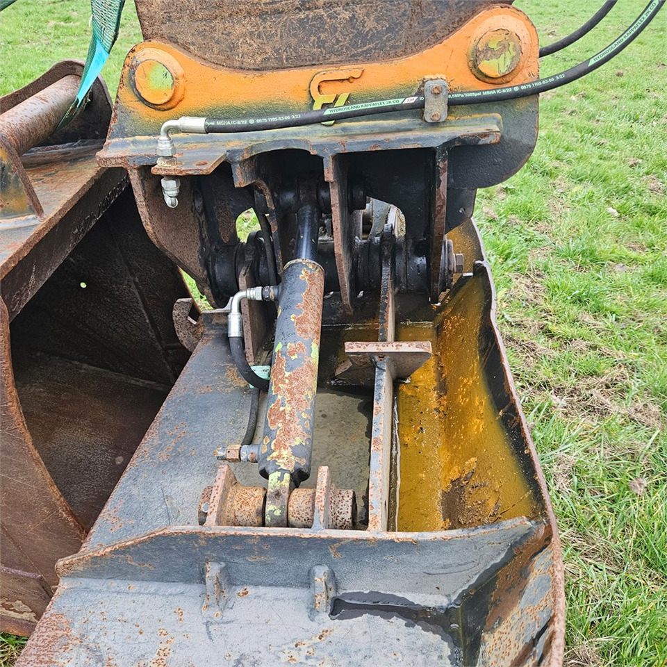 حفار زحاف Takeuchi TB1140: صورة 36