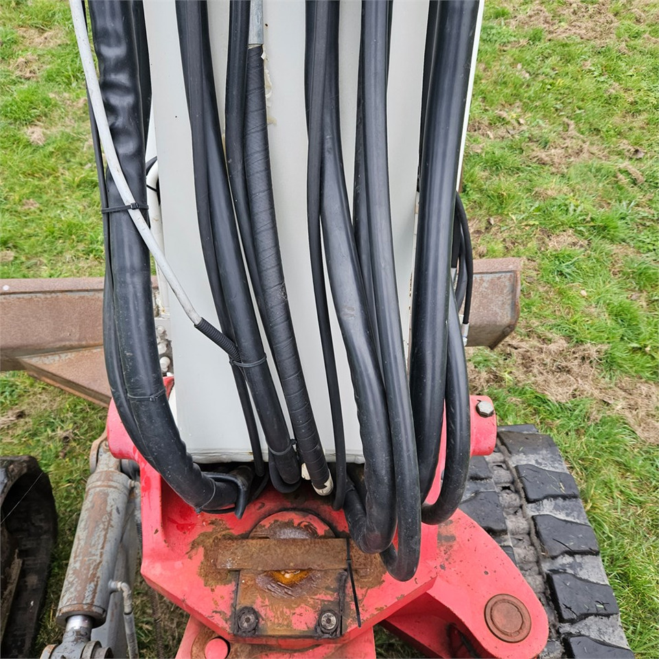 حفار زحاف Takeuchi TB1140: صورة 26