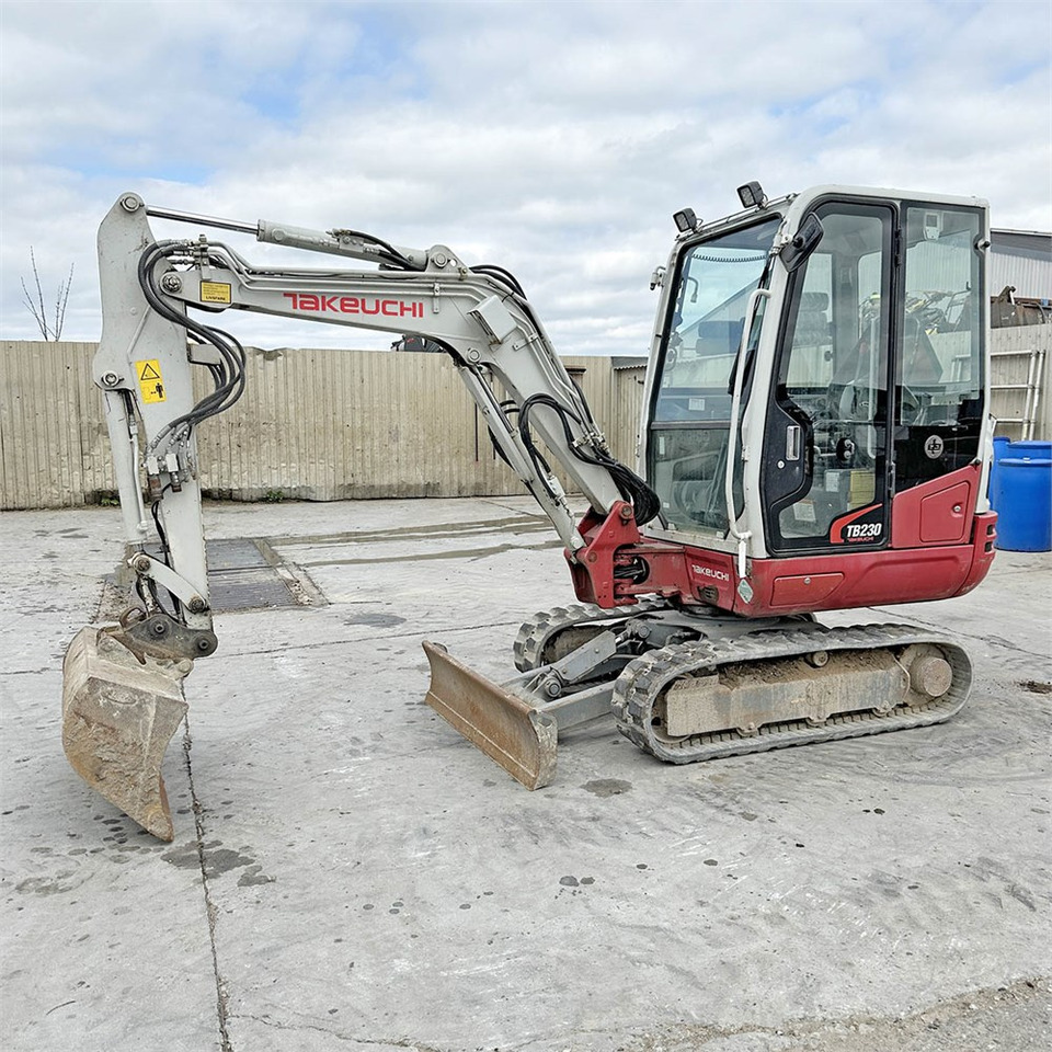 Takeuchi TB230 - حفارة مُصَّغرة: صورة 1 Takeuchi TB230 - حفارة مُصَّغرة: صورة 1