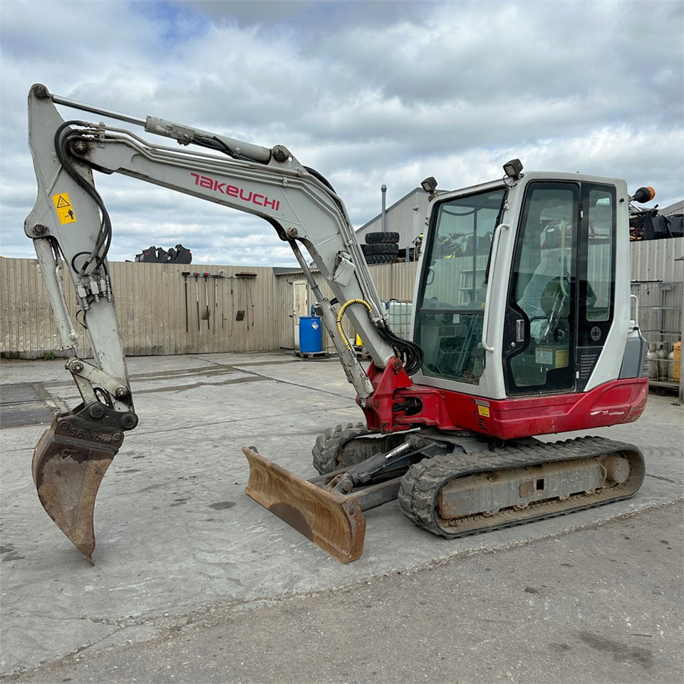 Takeuchi TB235 - حفارة مُصَّغرة: صورة 1 Takeuchi TB235 - حفارة مُصَّغرة: صورة 1