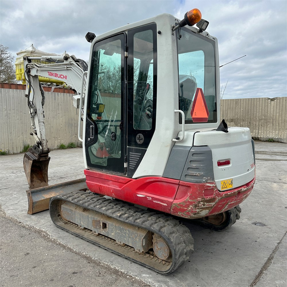 Takeuchi TB235 - حفارة مُصَّغرة: صورة 4 Takeuchi TB235 - حفارة مُصَّغرة: صورة 4