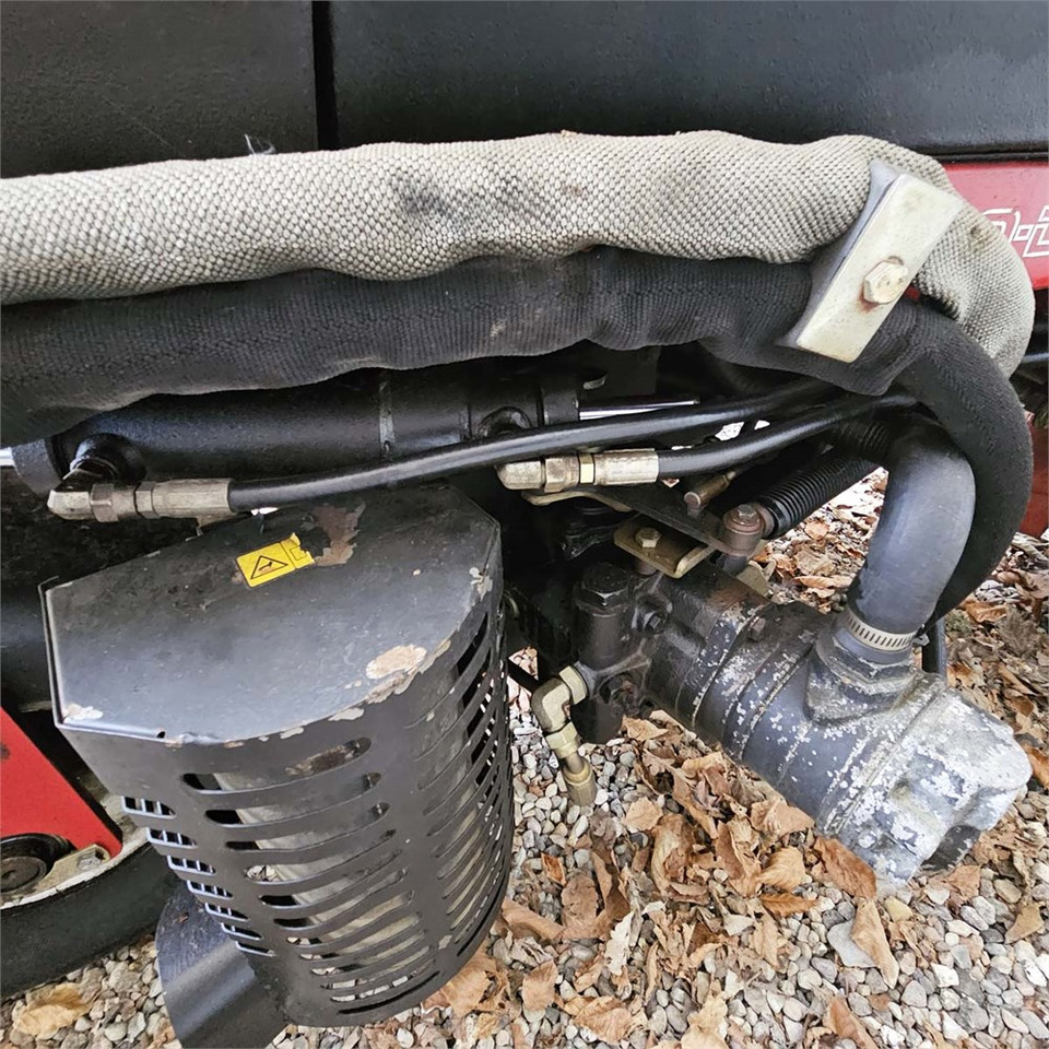 Toro Greensmaster 3200-D - جزازة أعشاب الحدائق: صورة 5 Toro Greensmaster 3200-D - جزازة أعشاب الحدائق: صورة 5