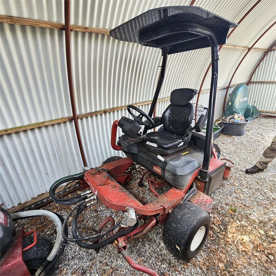 Toro Greensmaster 3250-D - جزازة أعشاب الحدائق: صورة 2 Toro Greensmaster 3250-D - جزازة أعشاب الحدائق: صورة 2