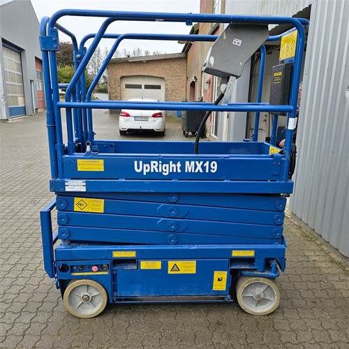 UpRight MX19 - رافعة هيدروليكية مقصية: صورة 1 UpRight MX19 - رافعة هيدروليكية مقصية: صورة 1
