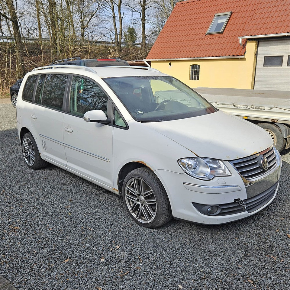 VW Touran Van 2,0 tdi automatisk - سيارة: صورة 1 VW Touran Van 2,0 tdi automatisk - سيارة: صورة 1