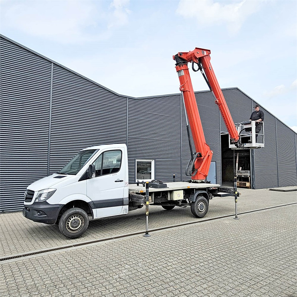 Versalift VTX-240 - منصة تلسكوبية محمولة على شاحنة: صورة 1 Versalift VTX-240 - منصة تلسكوبية محمولة على شاحنة: صورة 1