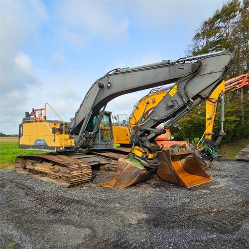 Volvo EC300 EL - آليات: صورة 1 Volvo EC300 EL - آليات: صورة 1