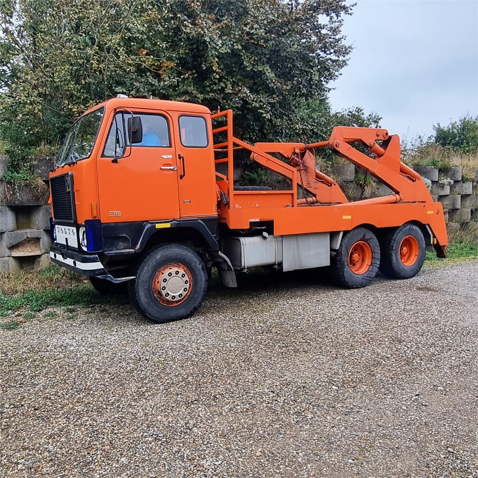 Volvo F 88 - شاحنة نقل المخلفات: صورة 1 Volvo F 88 - شاحنة نقل المخلفات: صورة 1