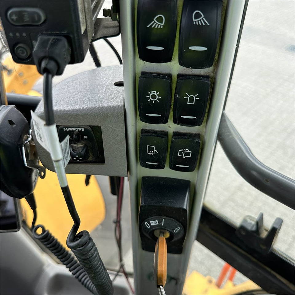 اللودر بعجل Volvo L120 H: صورة 28
